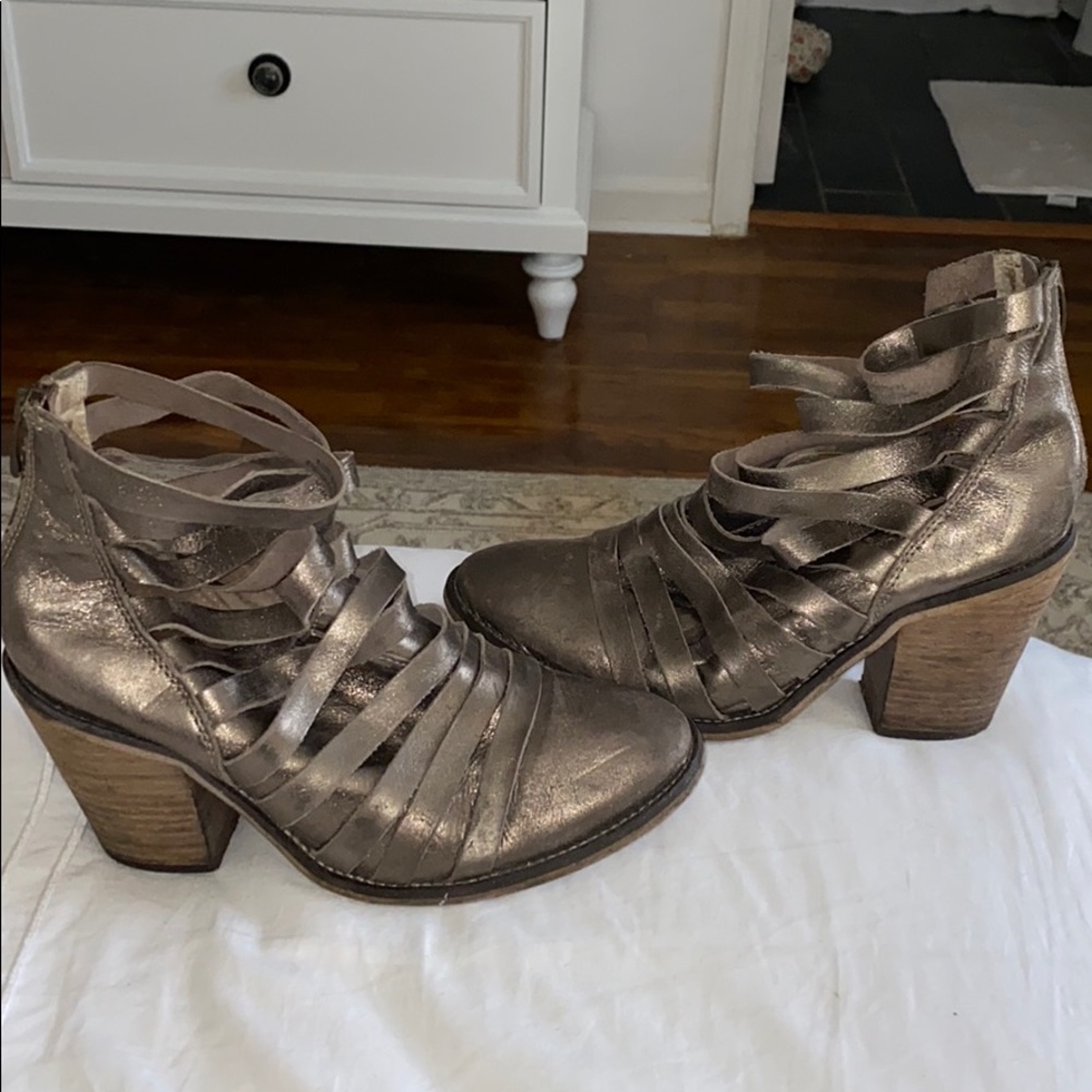 Metallic Strappy Cutout Block Heel Bootie - Bronze